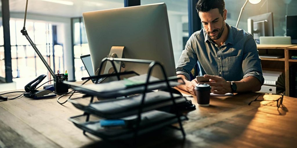 Pengusaha UMKM Memikirkan Konsep Bisnis